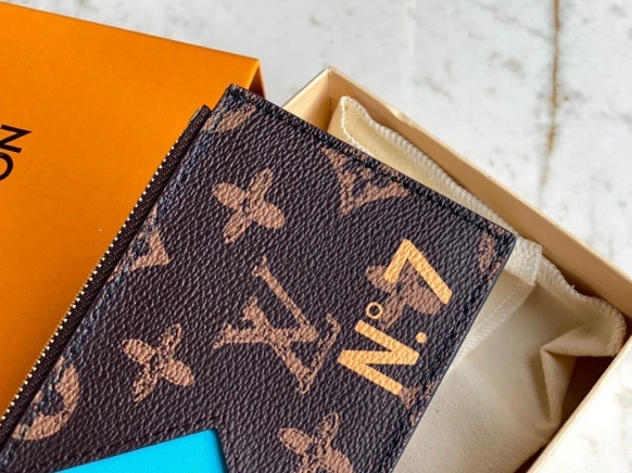 CC HOLDER VUITTON LOUIS 0710